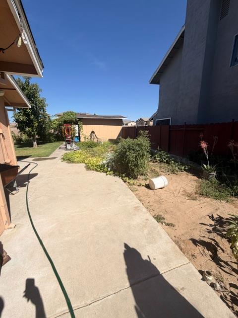 846 Wycliffe Dr, Livingston, CA 95334