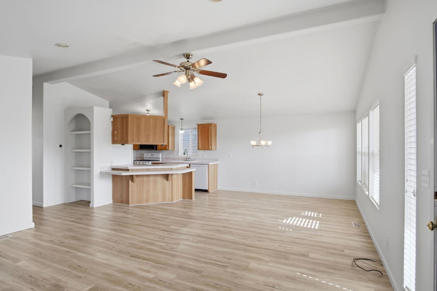 2621 Prescott Rd #251, Modesto, CA 95350