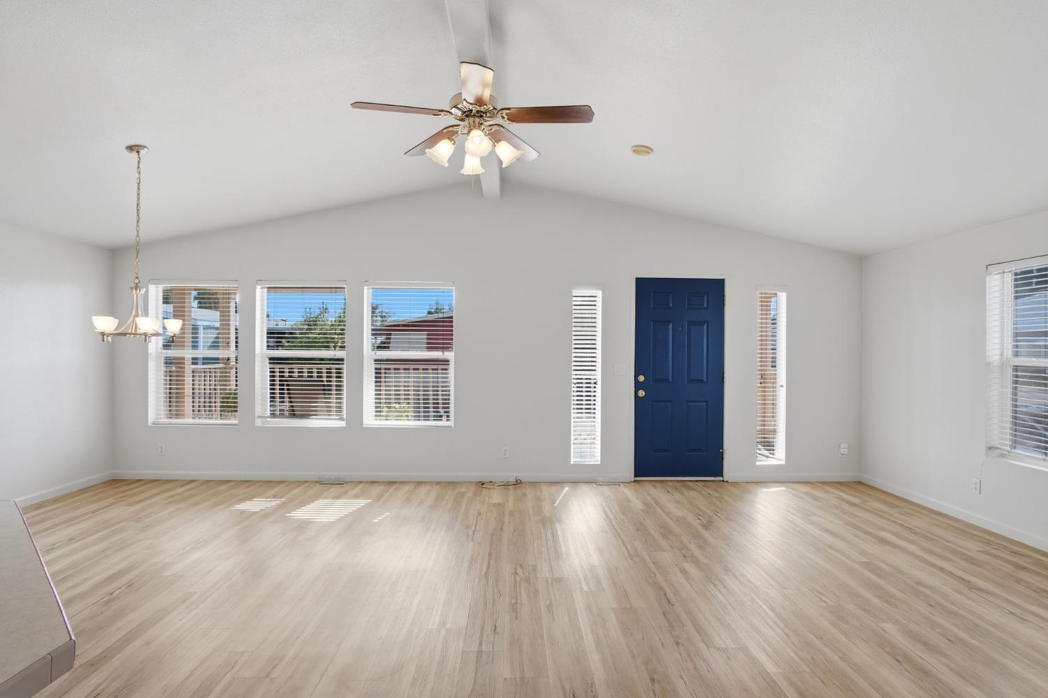 2621 Prescott Rd #251, Modesto, CA 95350