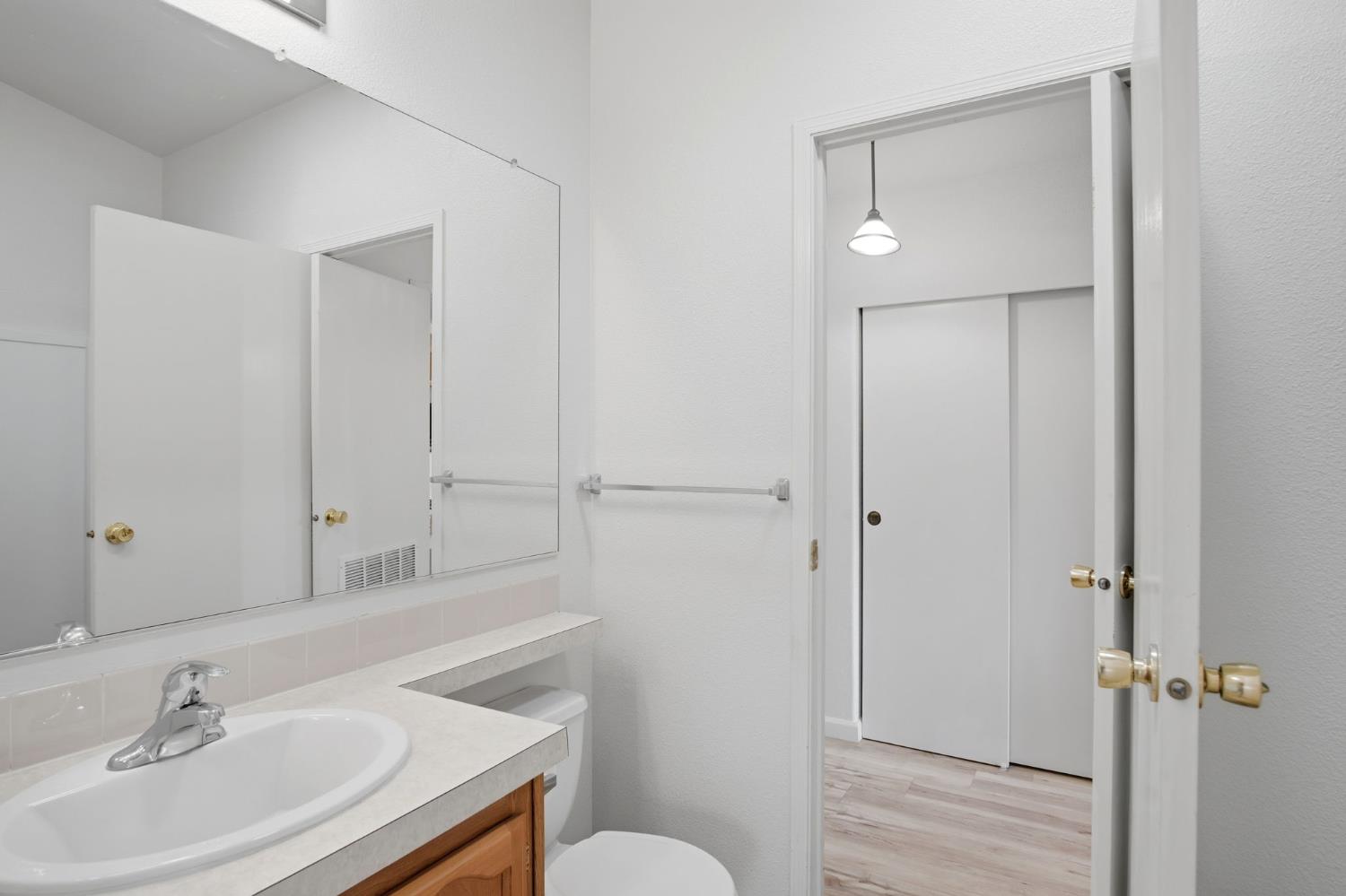 2621 Prescott Rd #251, Modesto, CA 95350