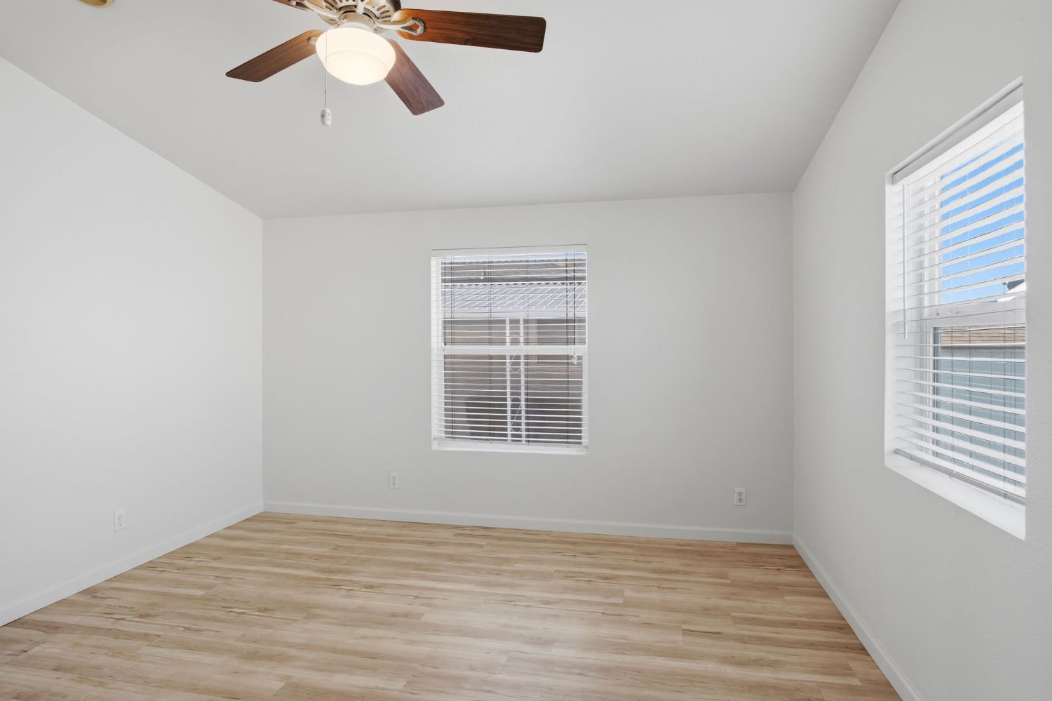 2621 Prescott Rd #251, Modesto, CA 95350