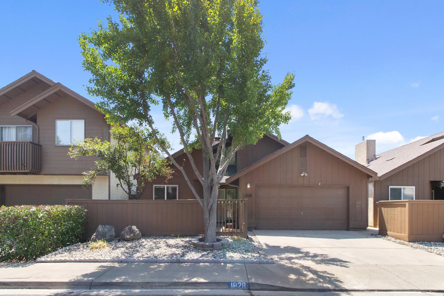 1828 Oak Leaf Dr, Modesto, CA 95354