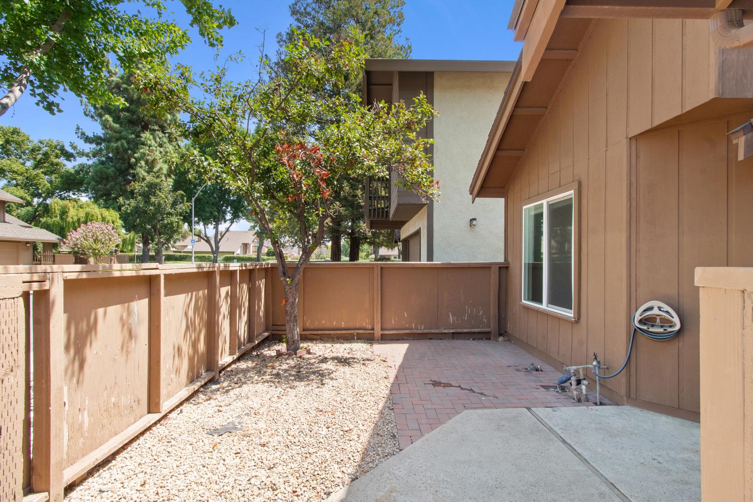 1828 Oak Leaf Dr, Modesto, CA 95354