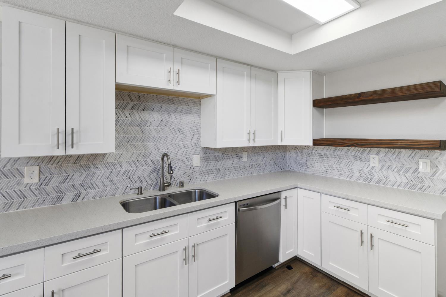 1828 Oak Leaf Dr, Modesto, CA 95354