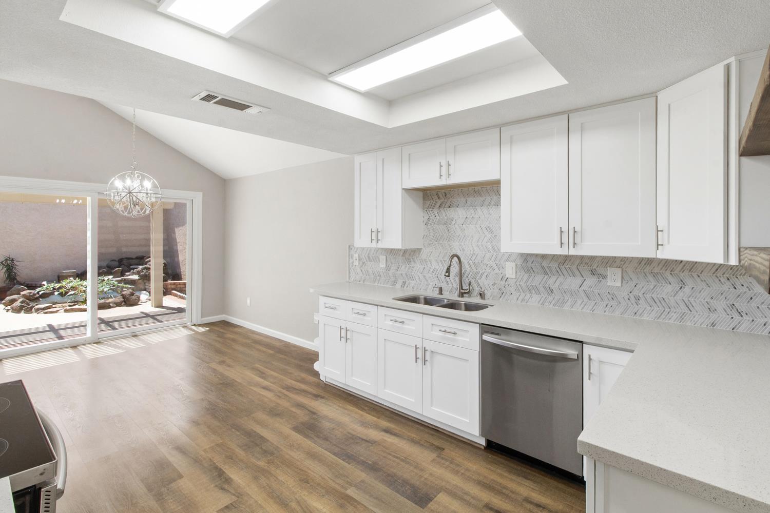 1828 Oak Leaf Dr, Modesto, CA 95354