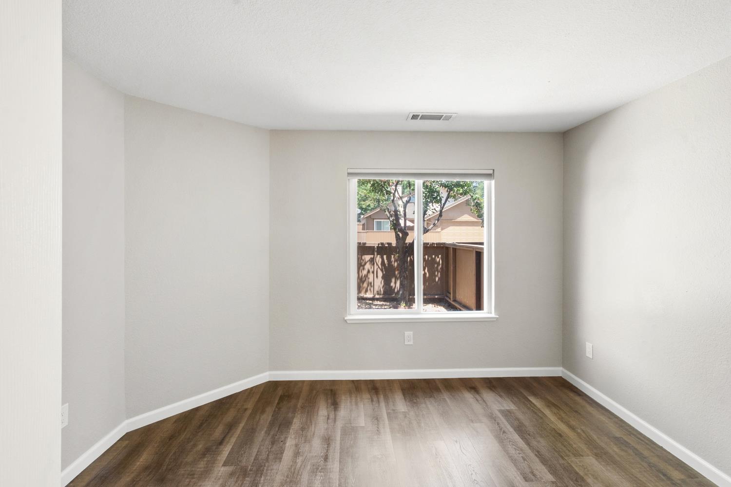 1828 Oak Leaf Dr, Modesto, CA 95354