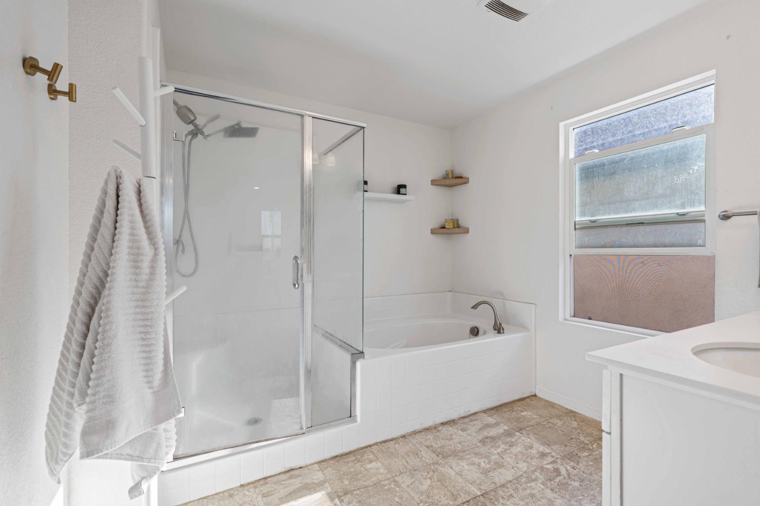 1765 W Woodward Ave, Manteca, CA 95337