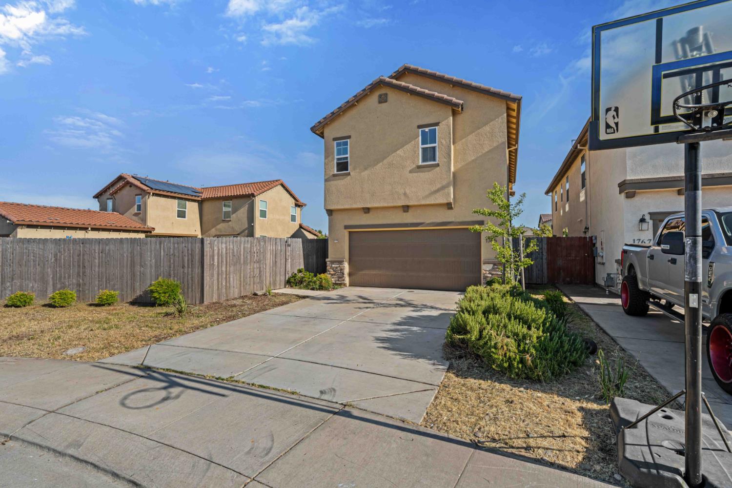 1765 W Woodward Ave, Manteca, CA 95337