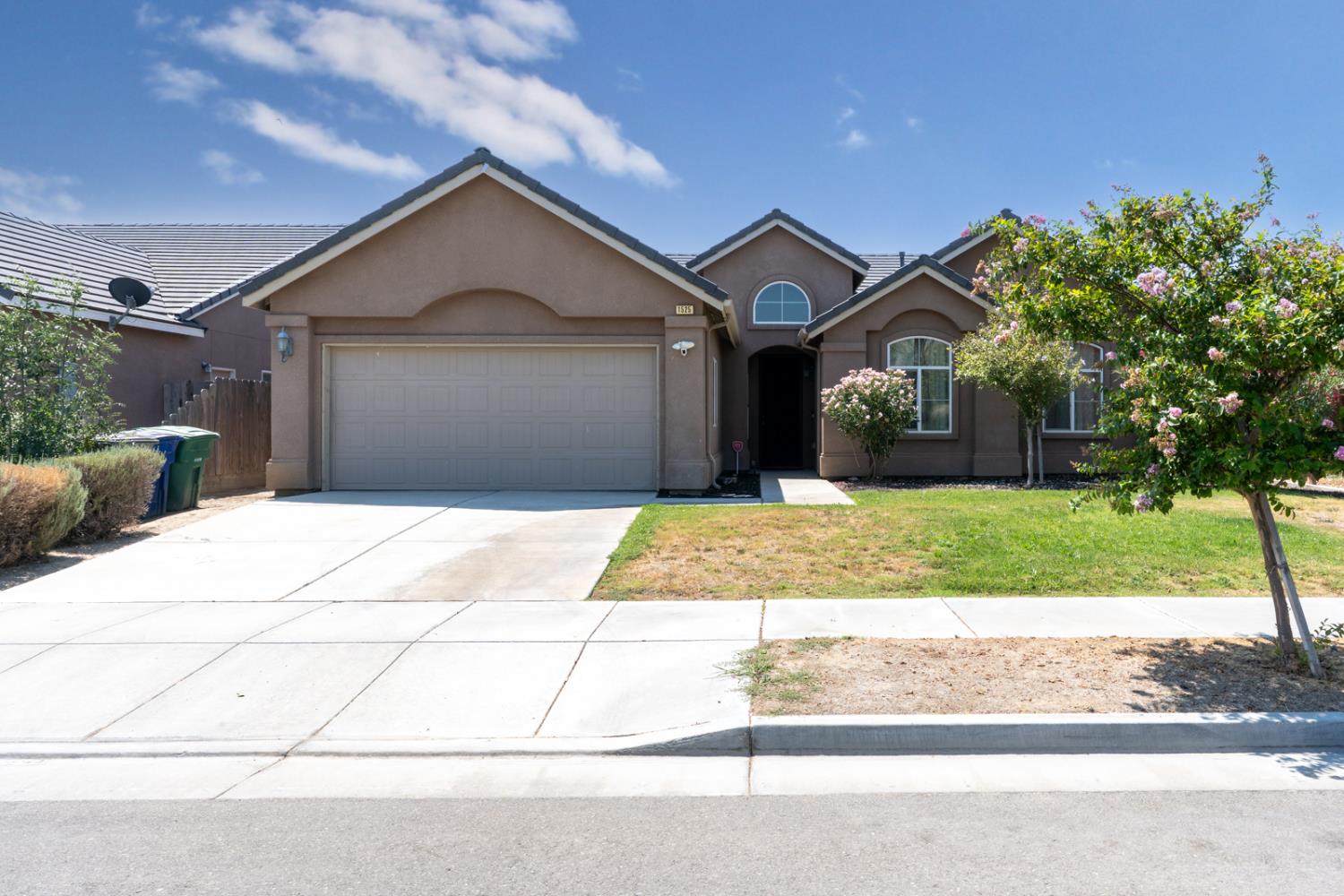 1525 Greenwich Dr, Los Banos, CA 93635