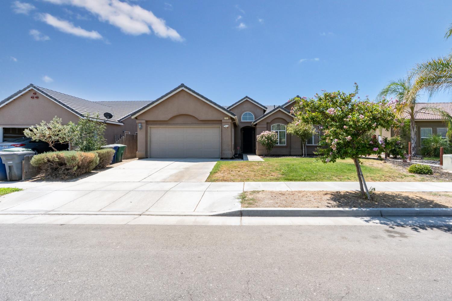 1525 Greenwich Dr, Los Banos, CA 93635