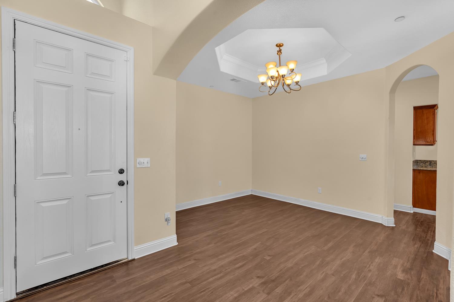 1525 Greenwich Dr, Los Banos, CA 93635
