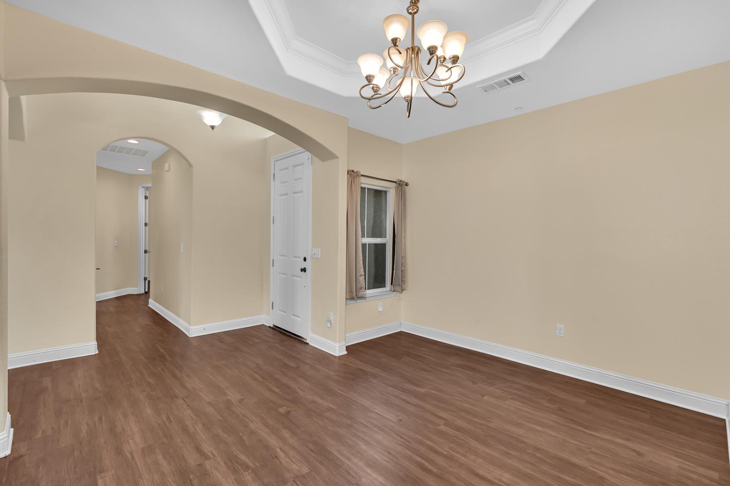 1525 Greenwich Dr, Los Banos, CA 93635