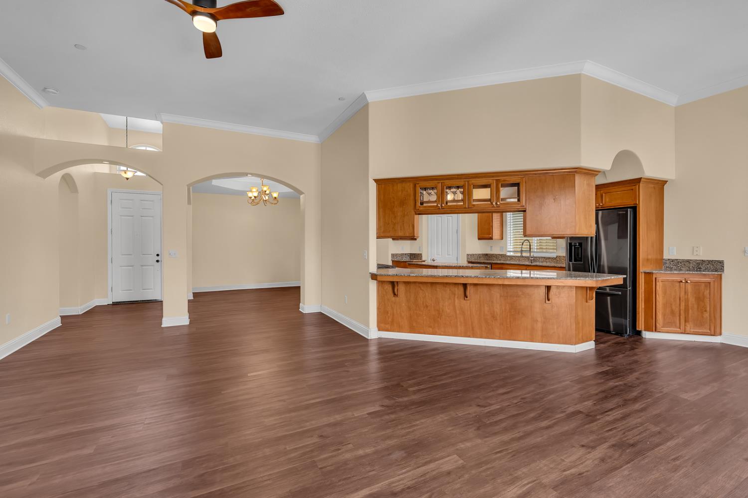 1525 Greenwich Dr, Los Banos, CA 93635