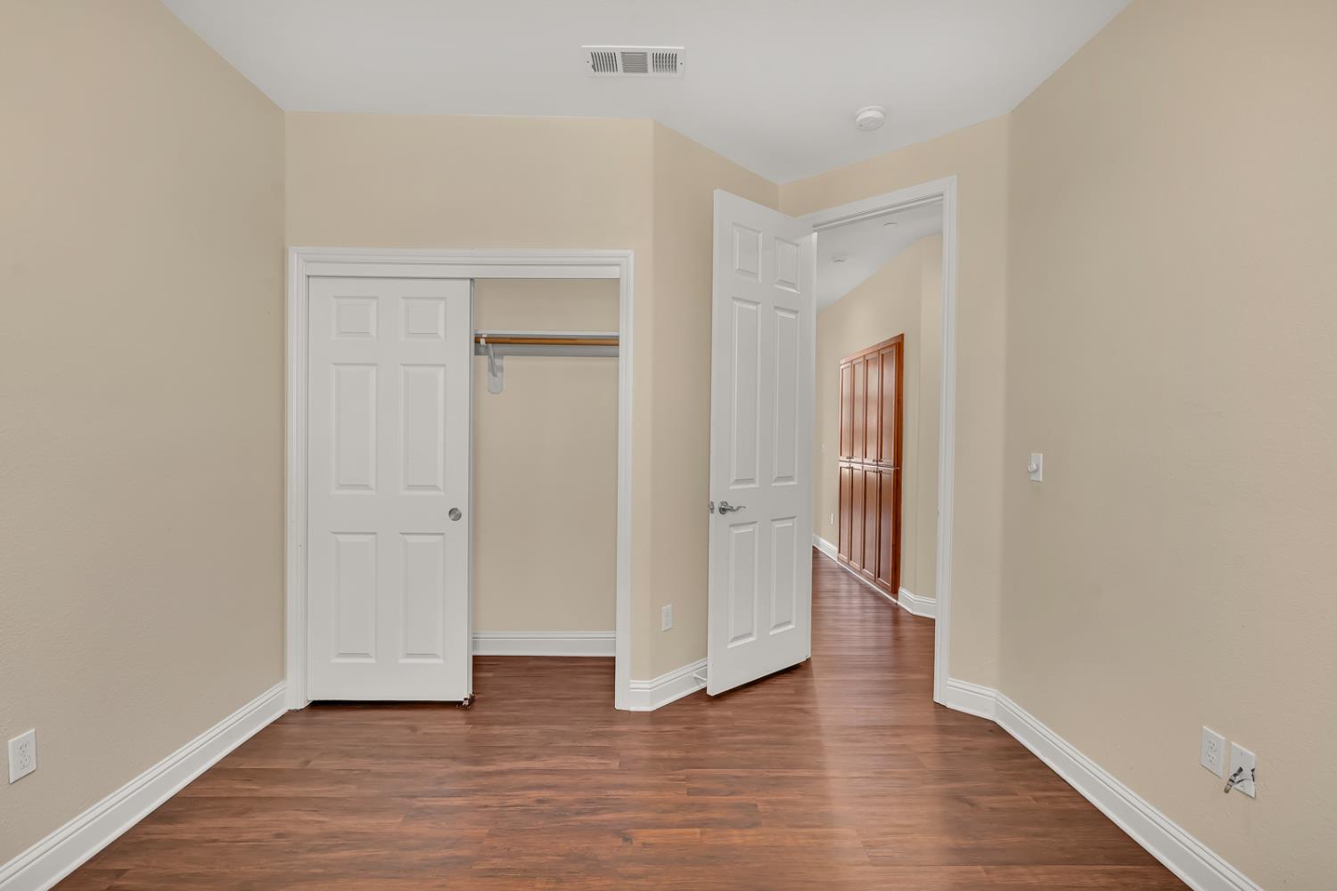 1525 Greenwich Dr, Los Banos, CA 93635