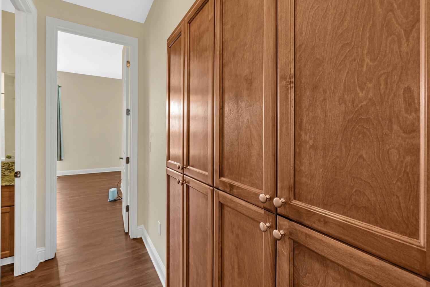 1525 Greenwich Dr, Los Banos, CA 93635