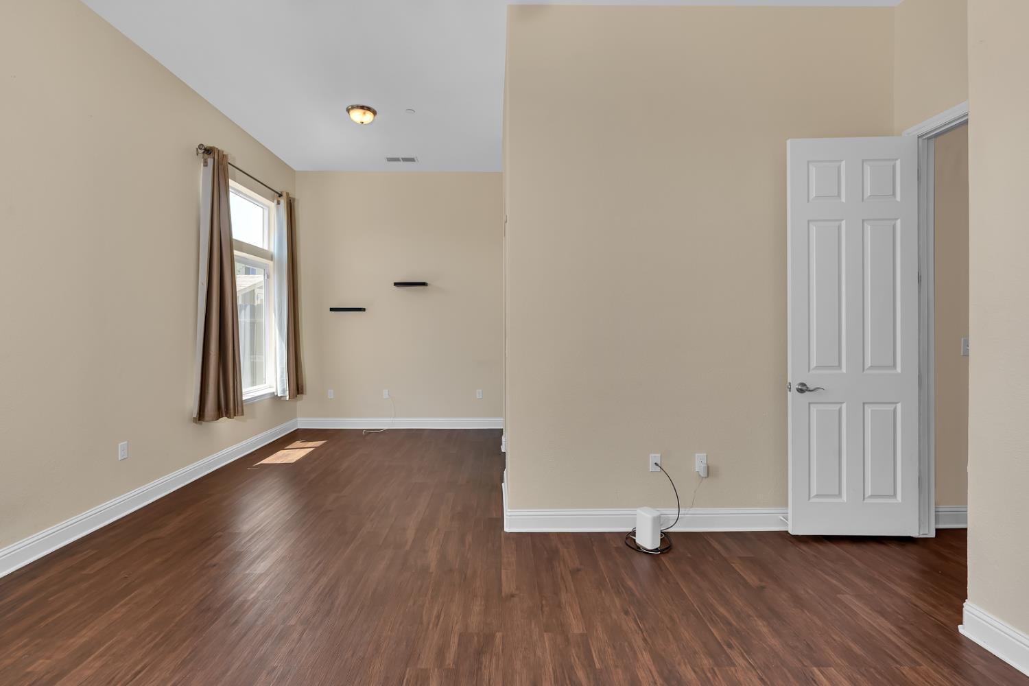 1525 Greenwich Dr, Los Banos, CA 93635
