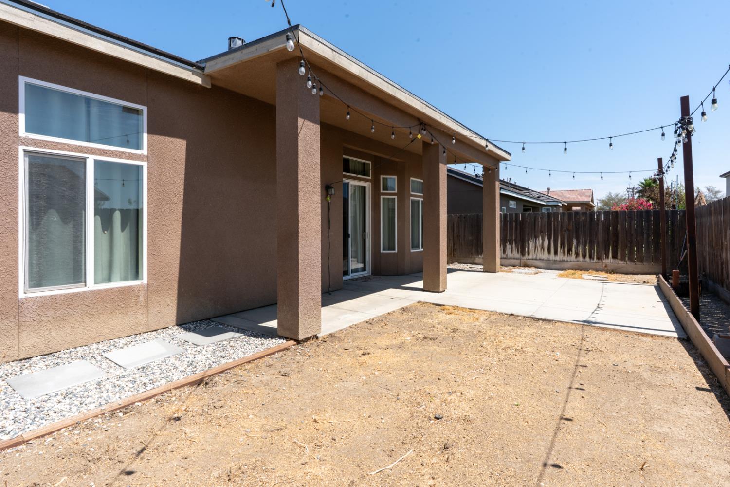 1525 Greenwich Dr, Los Banos, CA 93635