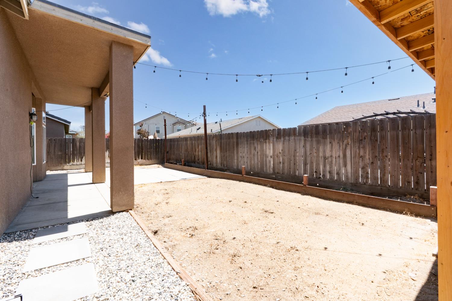 1525 Greenwich Dr, Los Banos, CA 93635