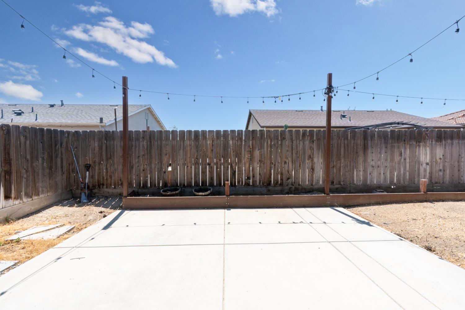 1525 Greenwich Dr, Los Banos, CA 93635