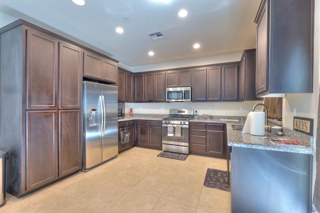 3928 Purple Finch Ln, Modesto, CA 95355