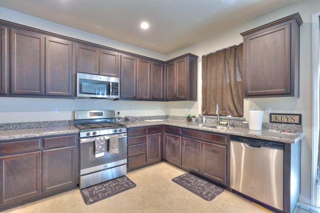 3928 Purple Finch Ln, Modesto, CA 95355