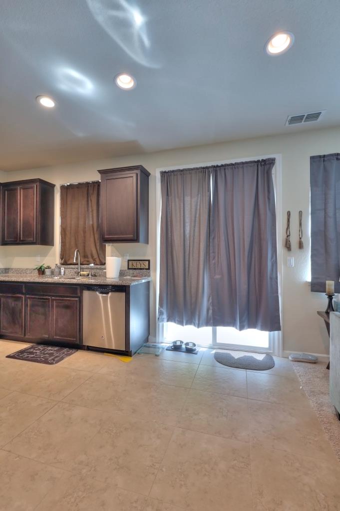 3928 Purple Finch Ln, Modesto, CA 95355
