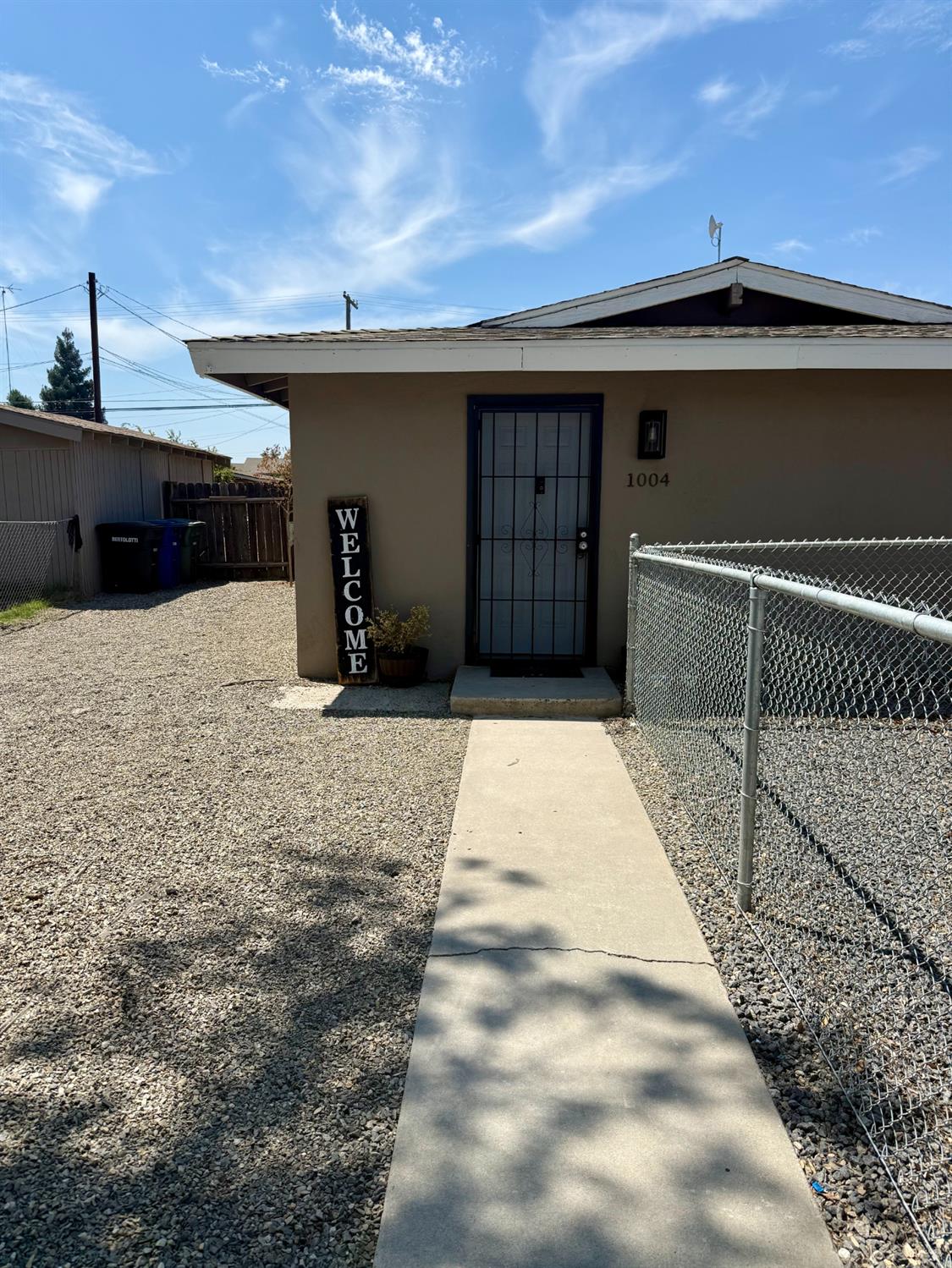 1004 Middlecoff Ave, Modesto, CA 95351