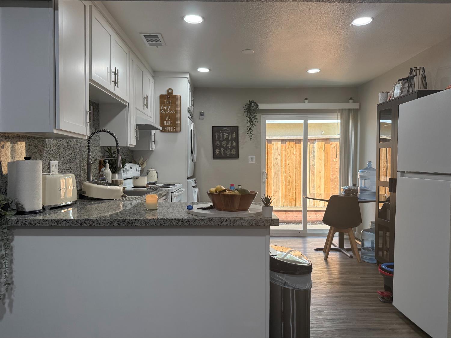 1004 Middlecoff Ave, Modesto, CA 95351