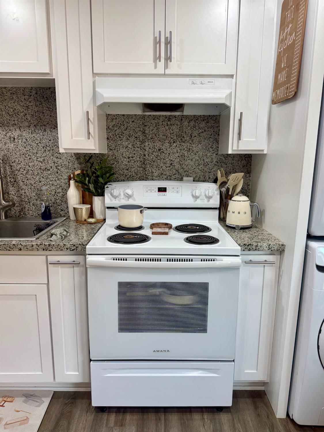 1004 Middlecoff Ave, Modesto, CA 95351