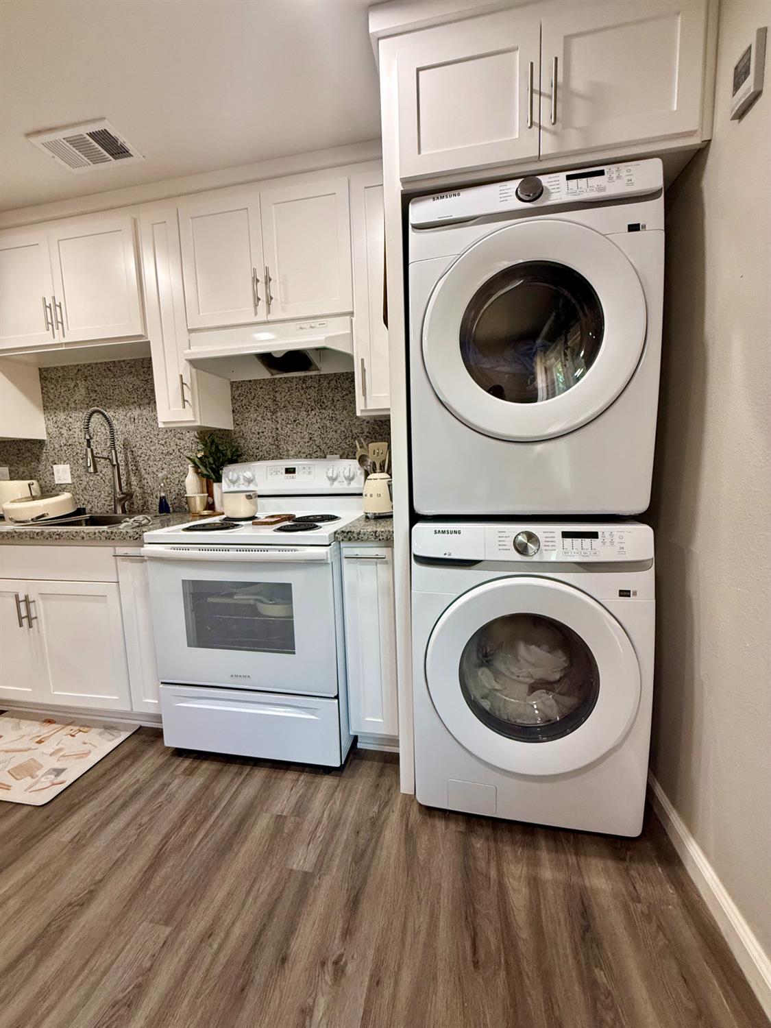 1004 Middlecoff Ave, Modesto, CA 95351
