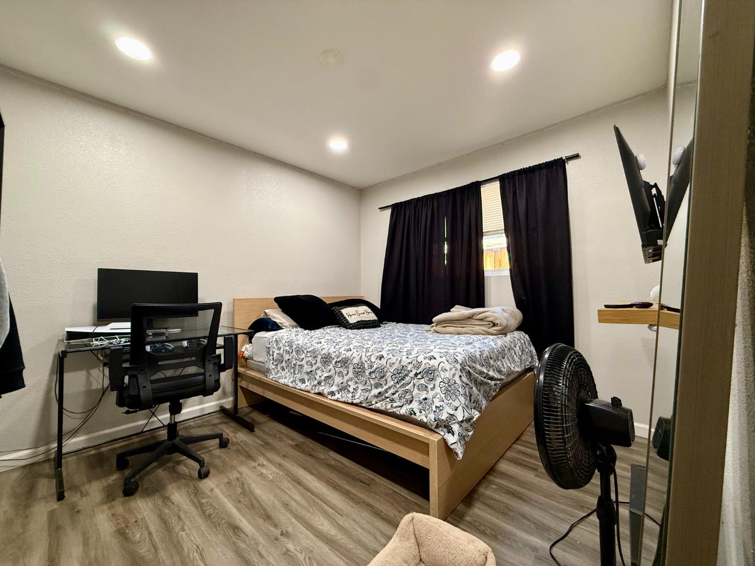 1004 Middlecoff Ave, Modesto, CA 95351