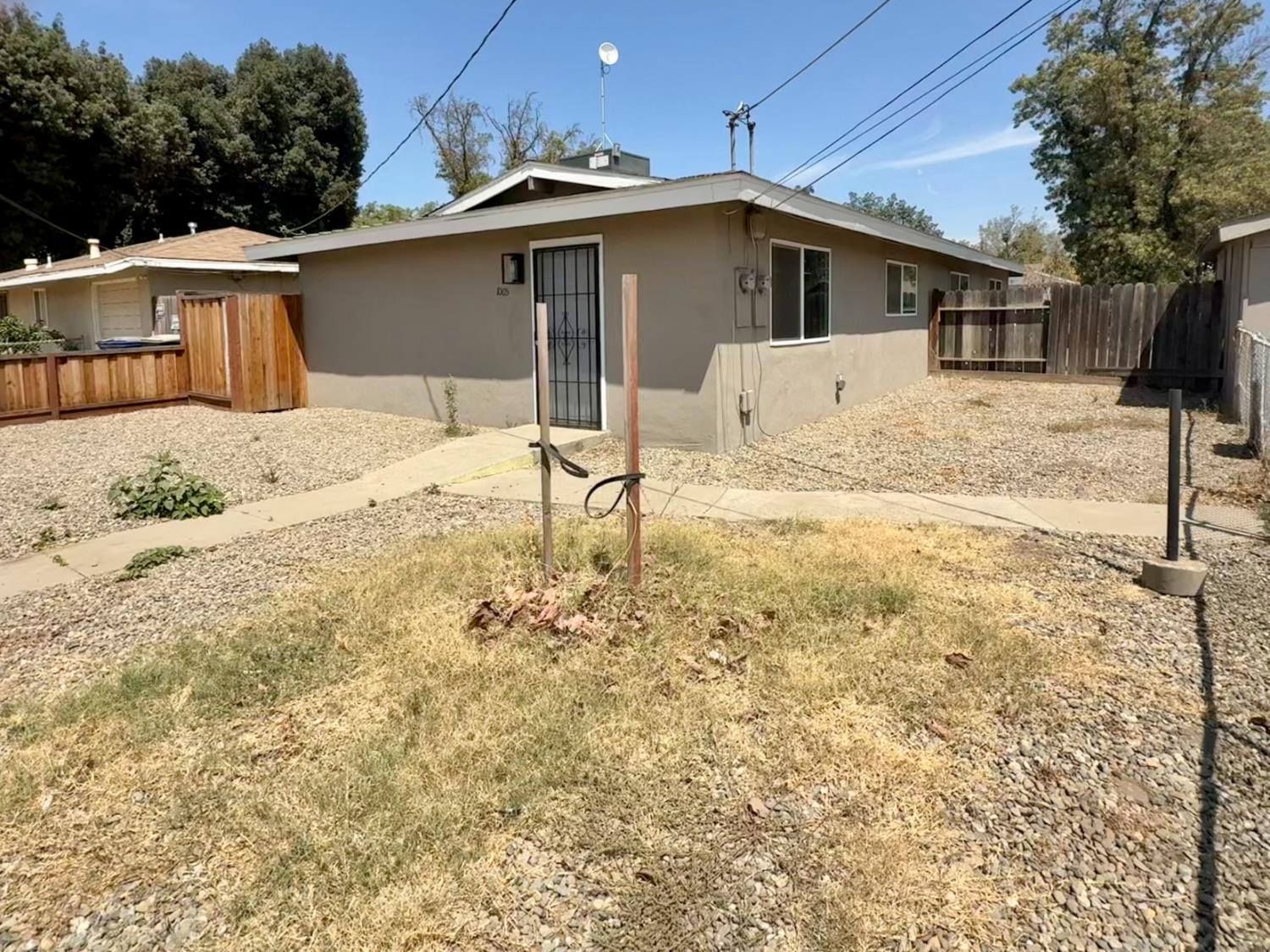 1004 Middlecoff Ave, Modesto, CA 95351
