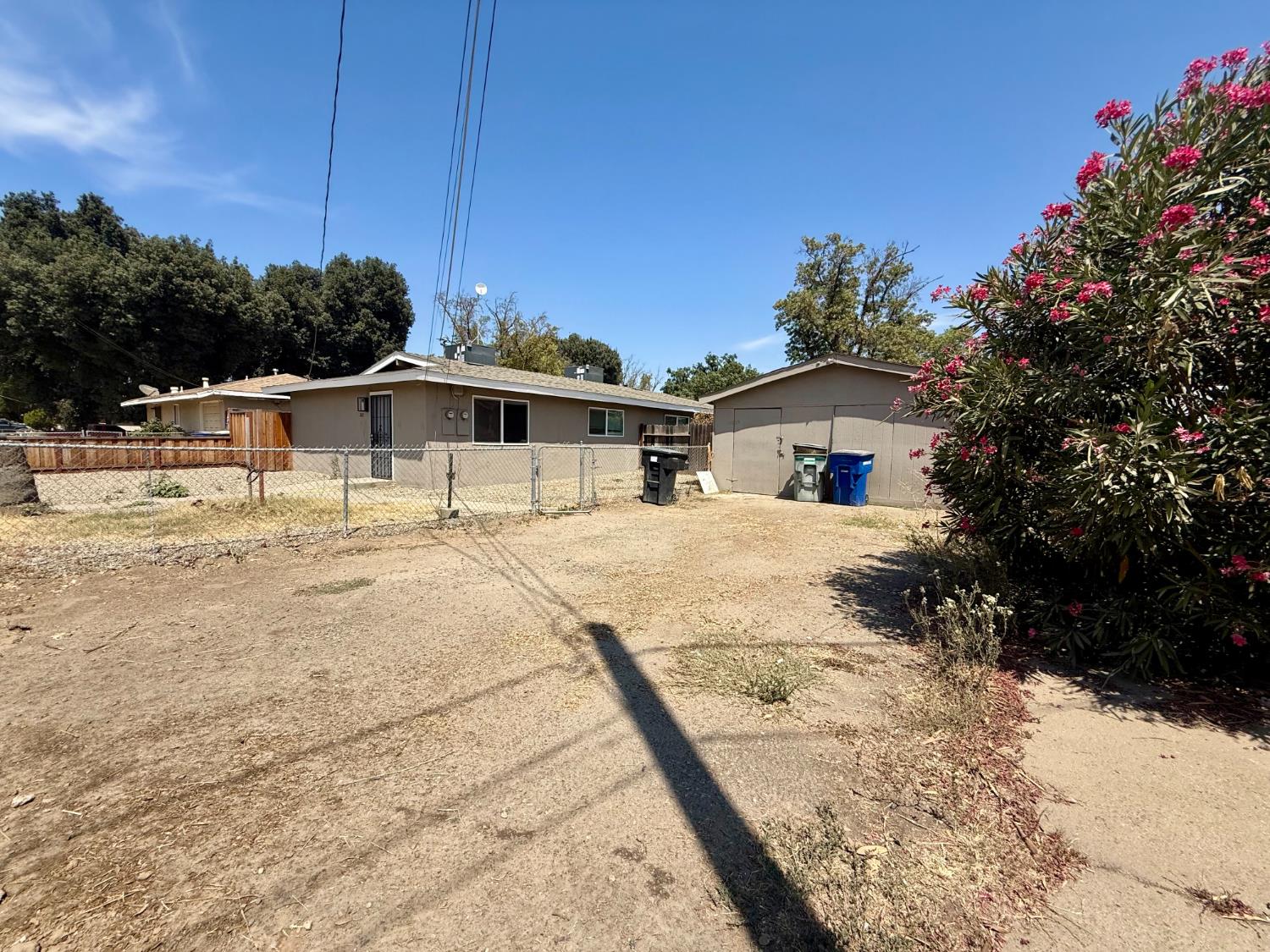 1004 Middlecoff Ave, Modesto, CA 95351