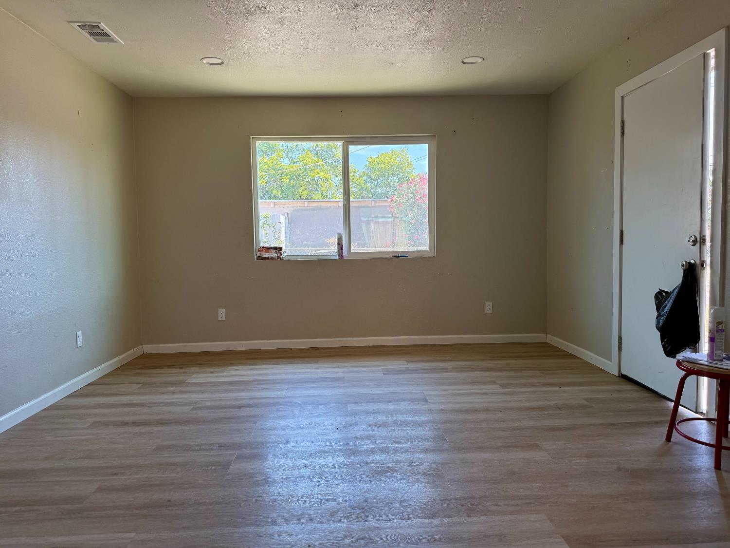 1004 Middlecoff Ave, Modesto, CA 95351