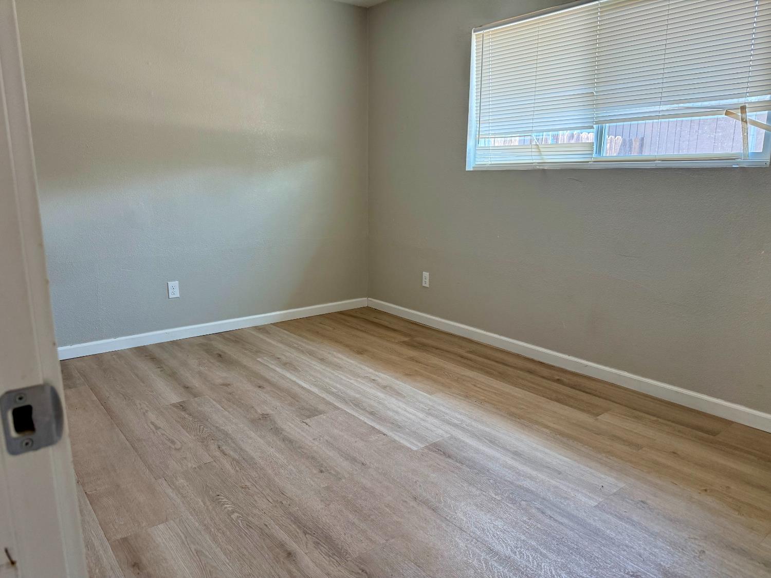 1004 Middlecoff Ave, Modesto, CA 95351