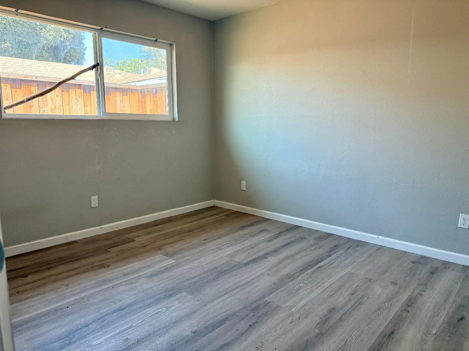 1004 Middlecoff Ave, Modesto, CA 95351