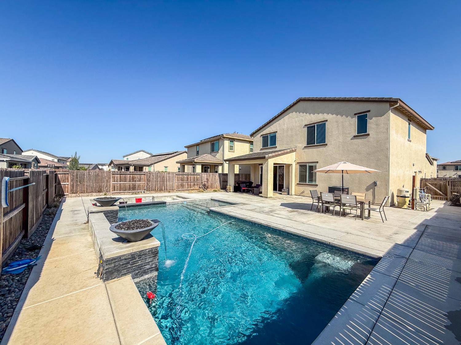 2856 Pixley Ct, Manteca, CA 95337