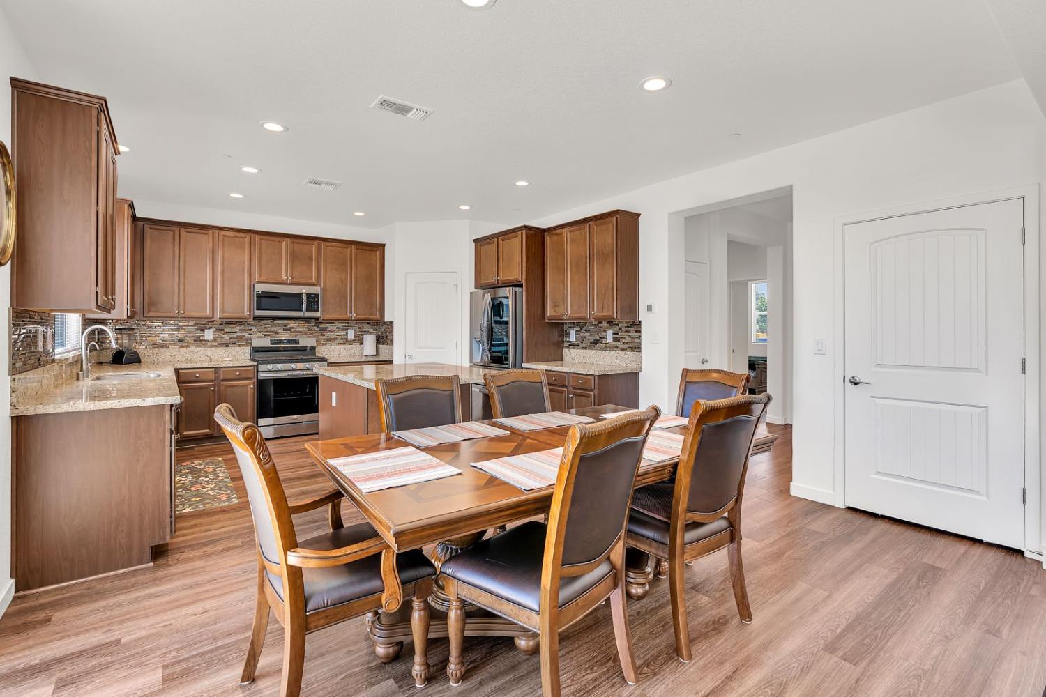 1856 Morro Ct, Los Banos, CA 93635