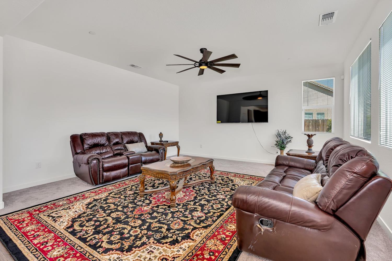 1856 Morro Ct, Los Banos, CA 93635