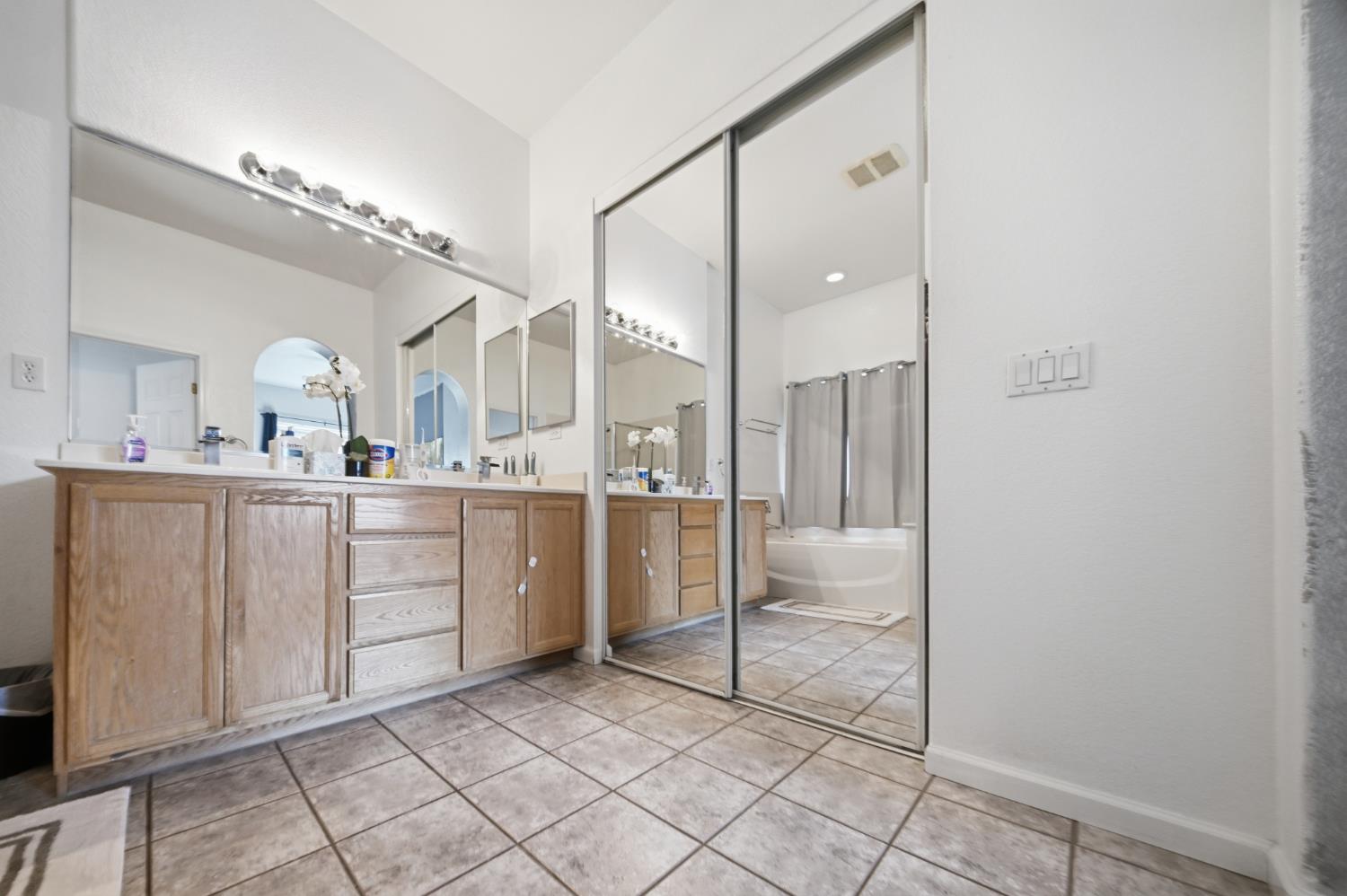 1635 Dutch Corner Dr, Newman, CA 95360