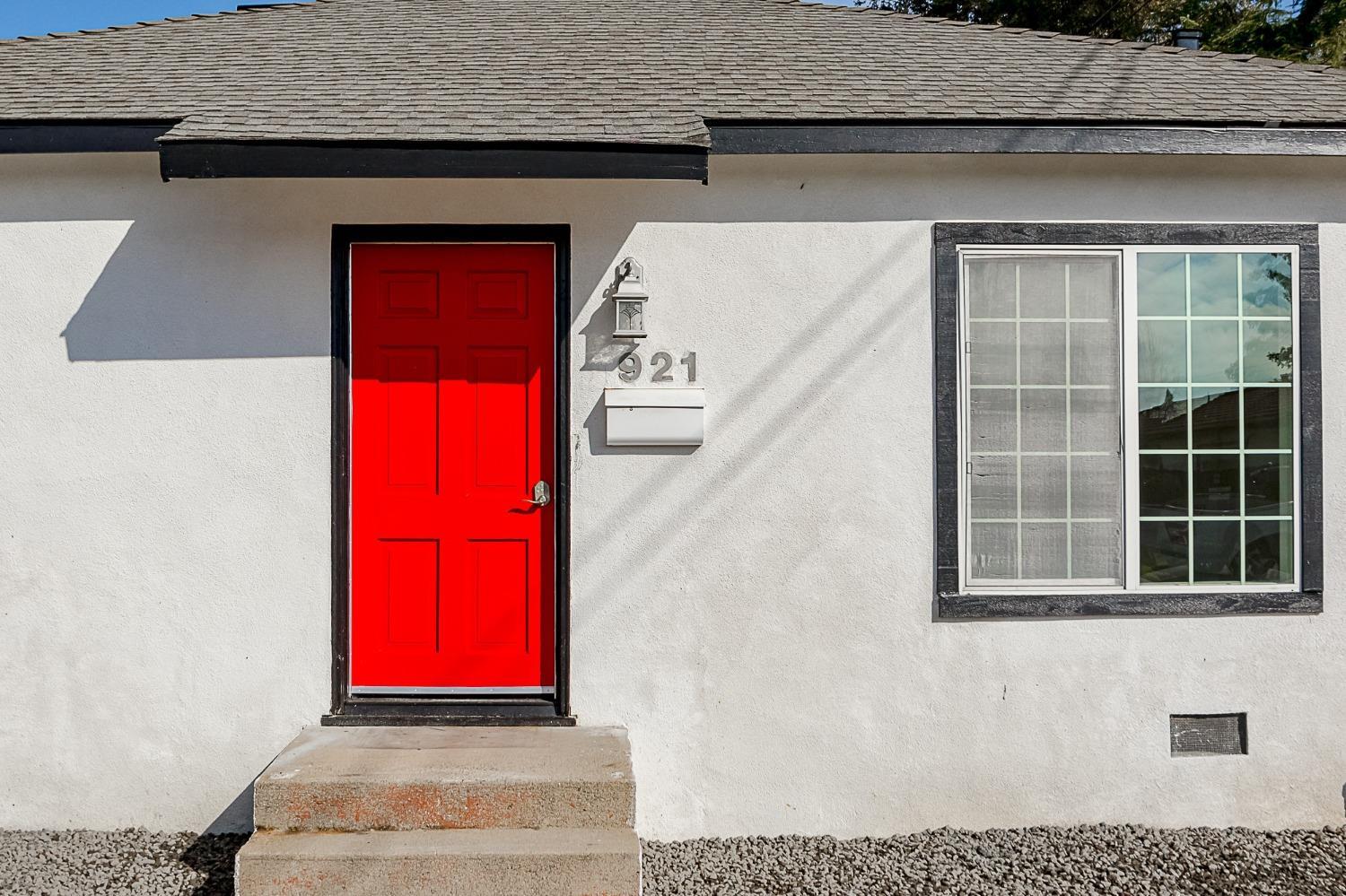 921 W 4th street, Ripon, CA 95366