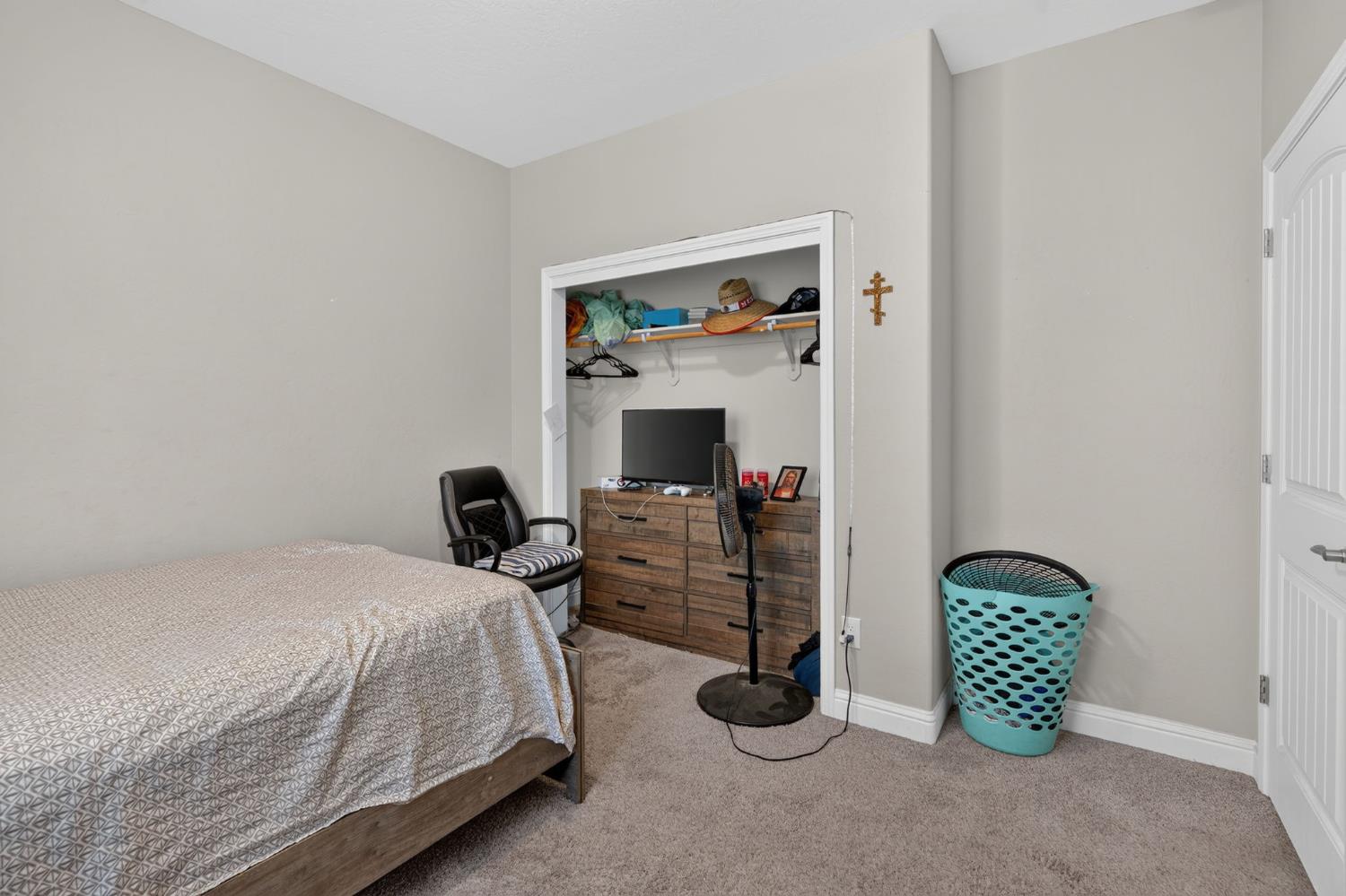 897 Gunnison Dr, Madera, CA 93638
