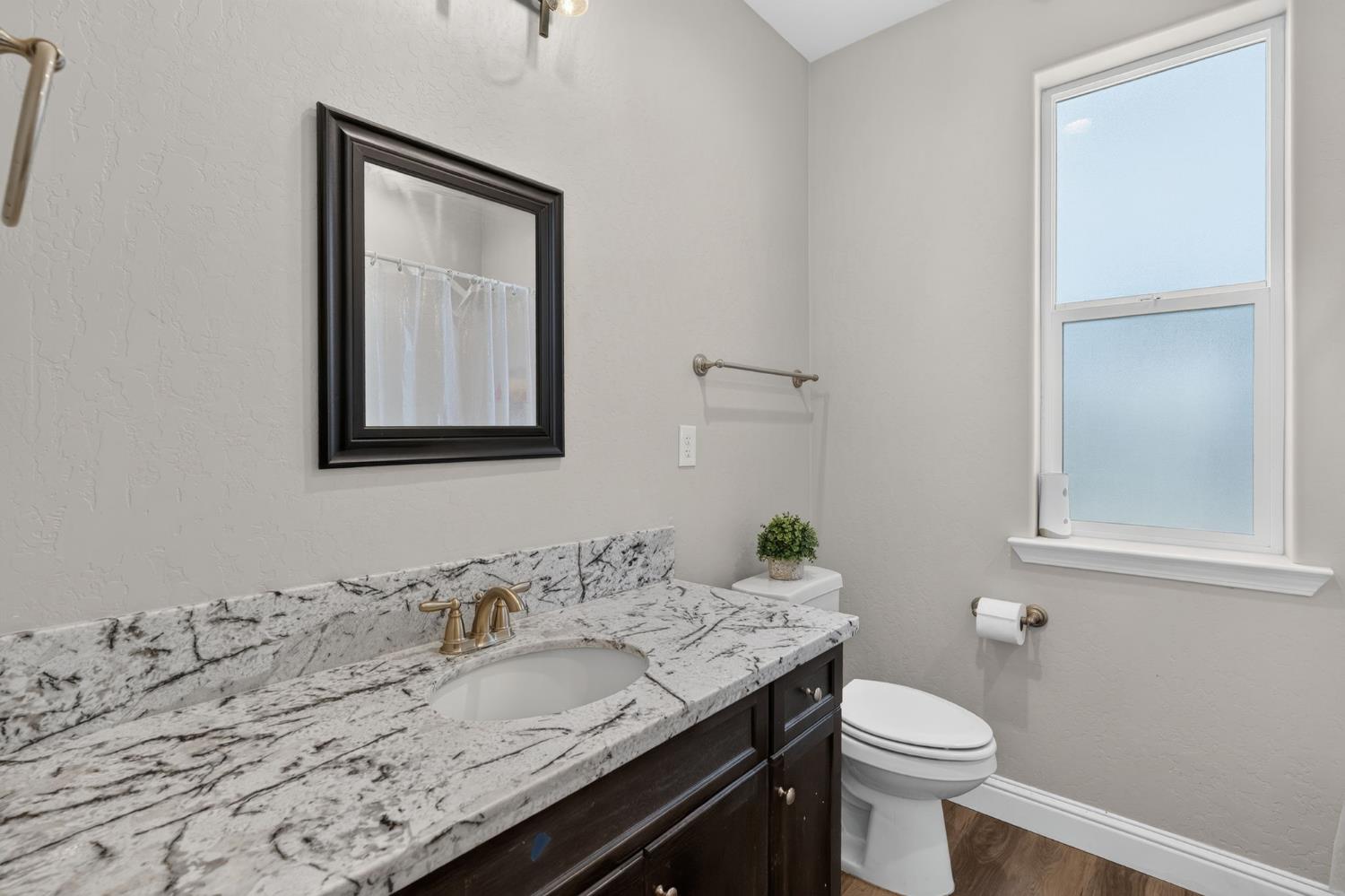 897 Gunnison Dr, Madera, CA 93638