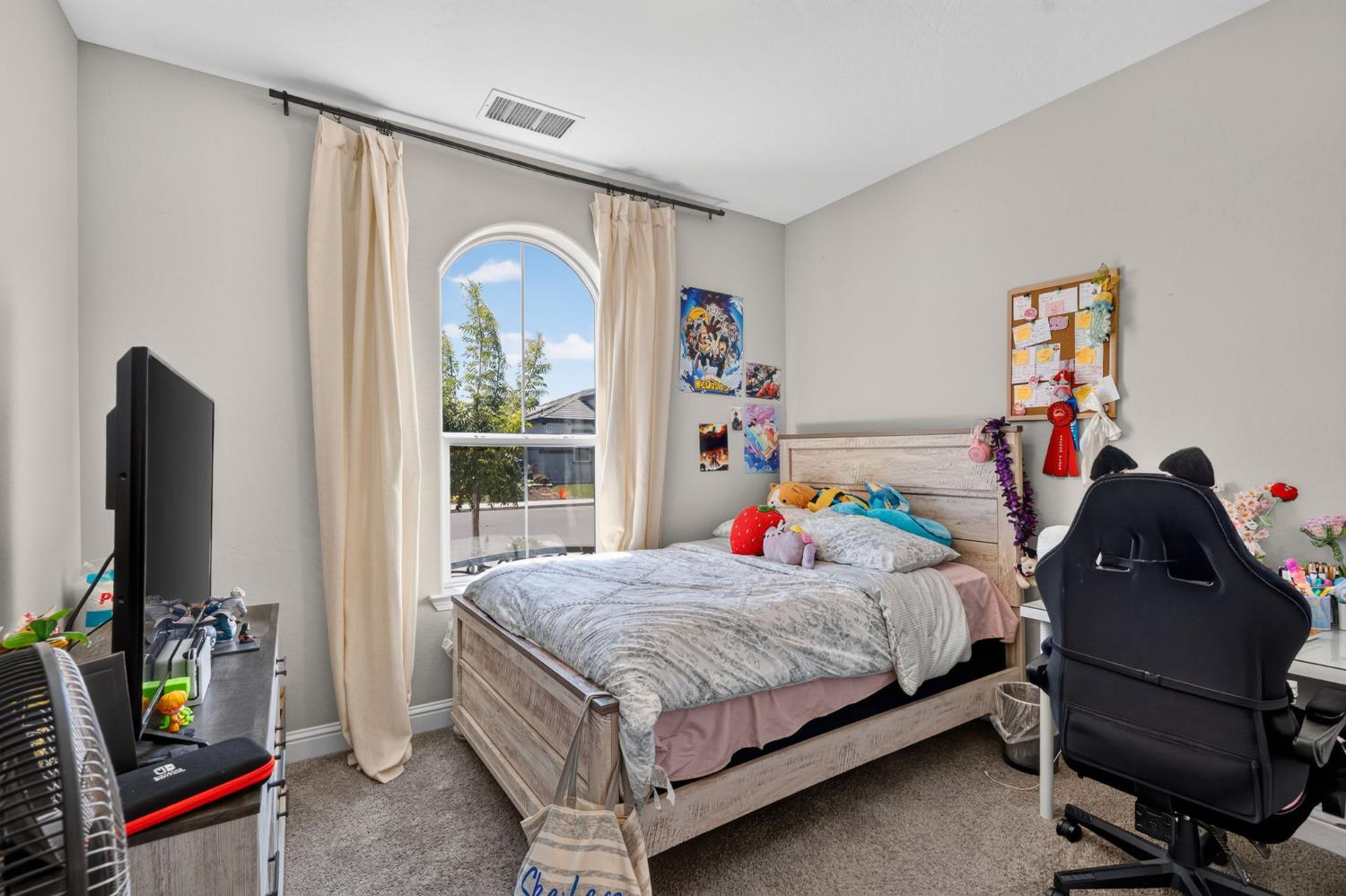 897 Gunnison Dr, Madera, CA 93638