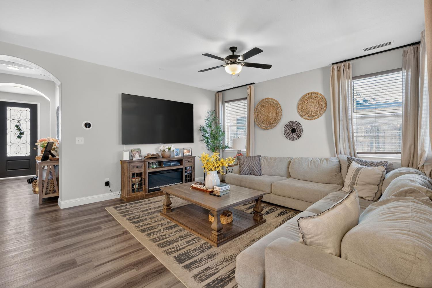 897 Gunnison Dr, Madera, CA 93638