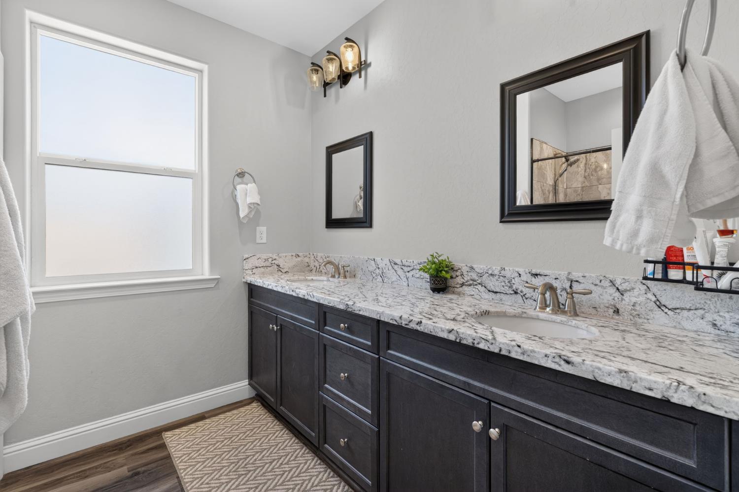897 Gunnison Dr, Madera, CA 93638