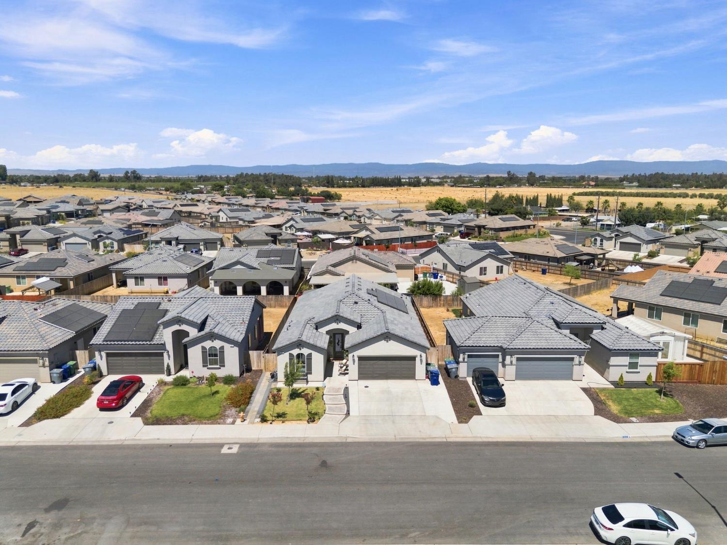 897 Gunnison Dr, Madera, CA 93638