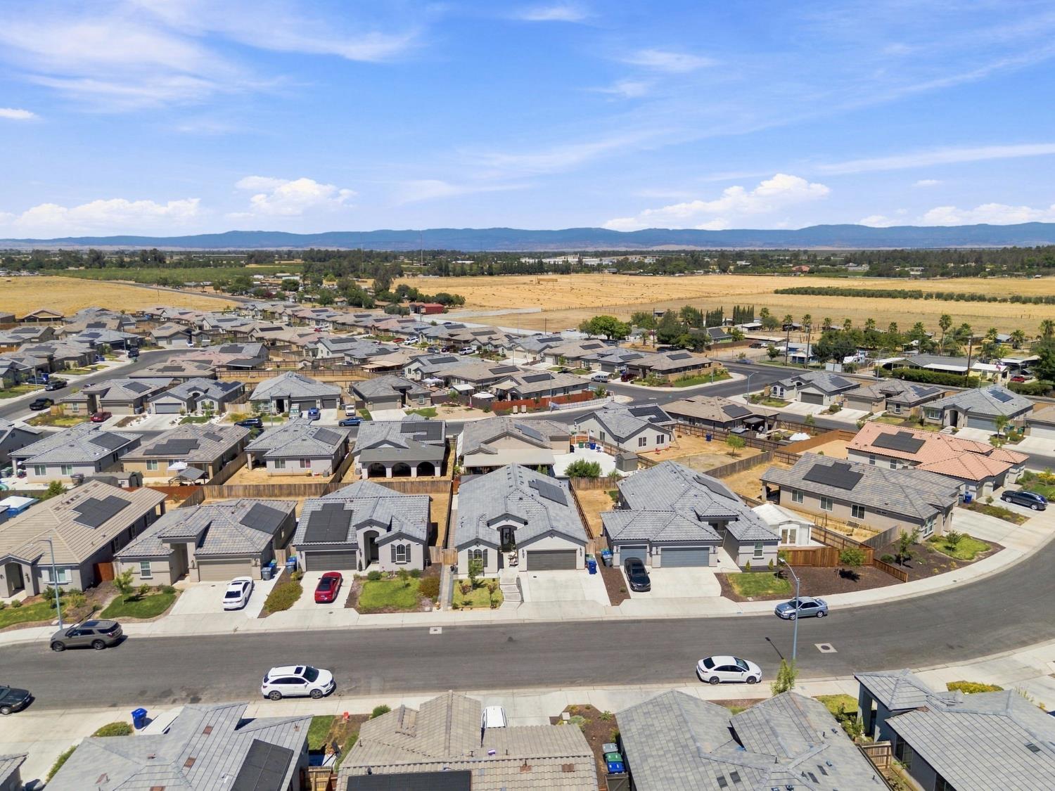 897 Gunnison Dr, Madera, CA 93638