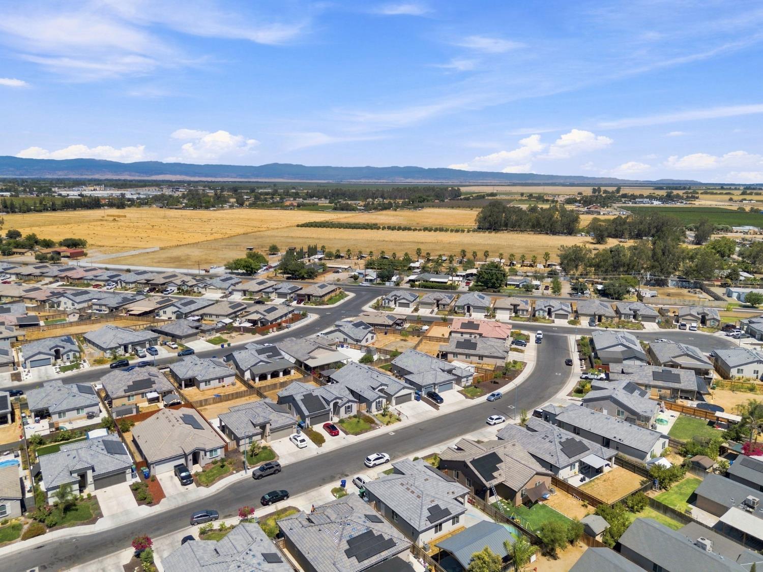 897 Gunnison Dr, Madera, CA 93638