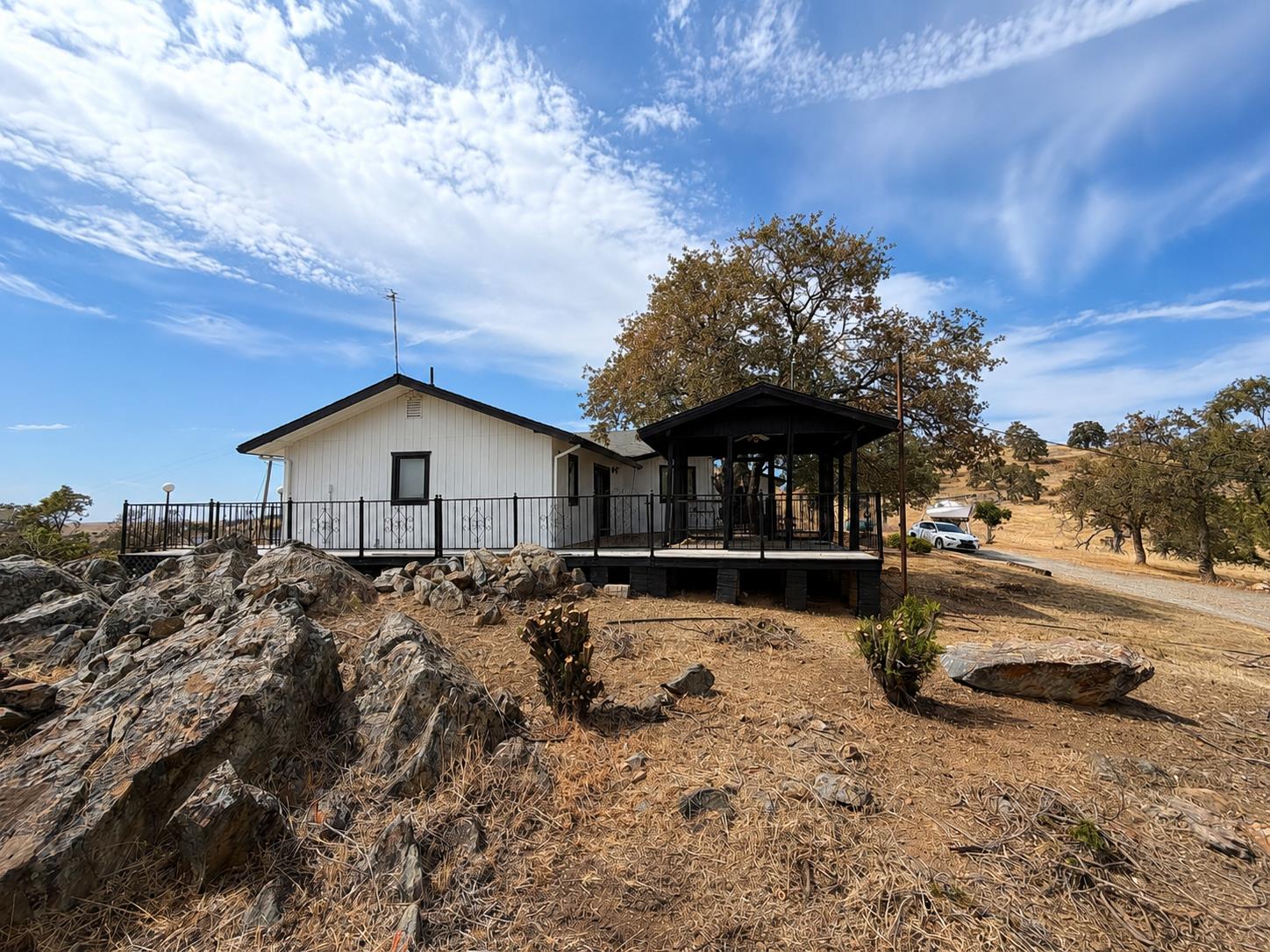 9846 Alamo Dr, La Grange, CA 95329